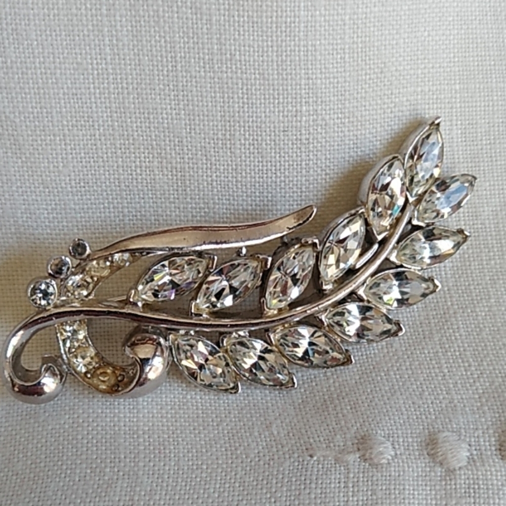 Vintage Rhinestone Leaf Set Earrings & Pin - Picture 4 of 7